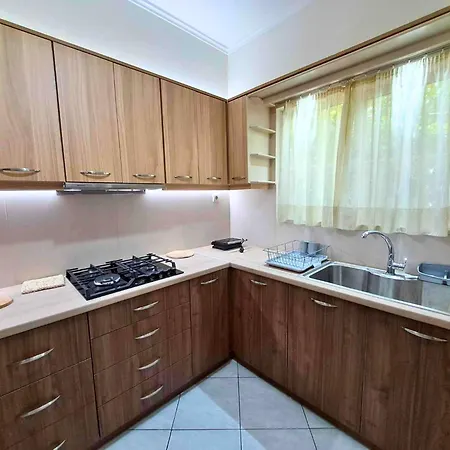 Poulakis House شقة