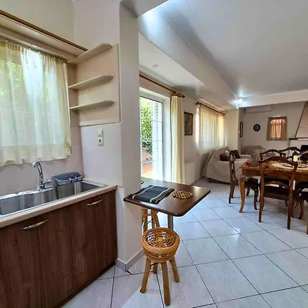 Poulakis House Appartement Asíni