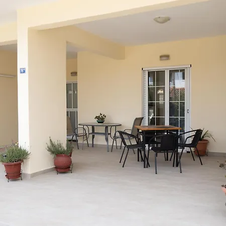 Poulakis House Appartement Asíni
